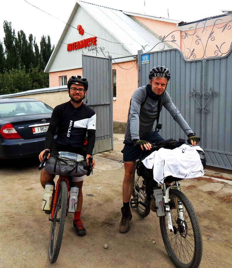 Interhouse Karakol Ostello Esterno foto